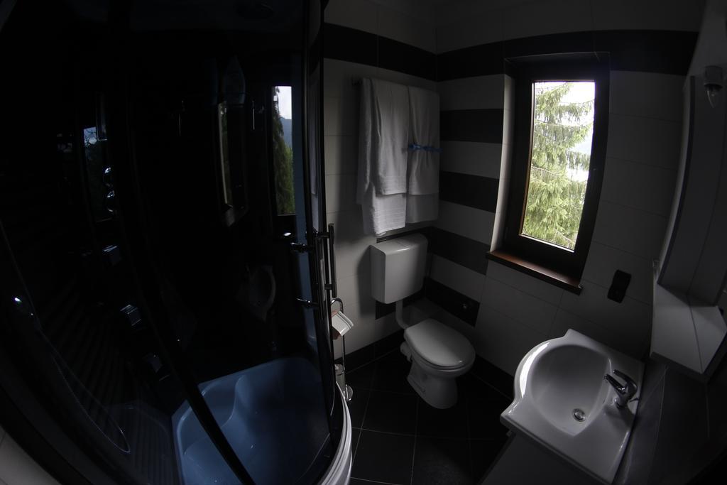 Отель Casa Laur Cu Plaja Privata Колибица Экстерьер фото